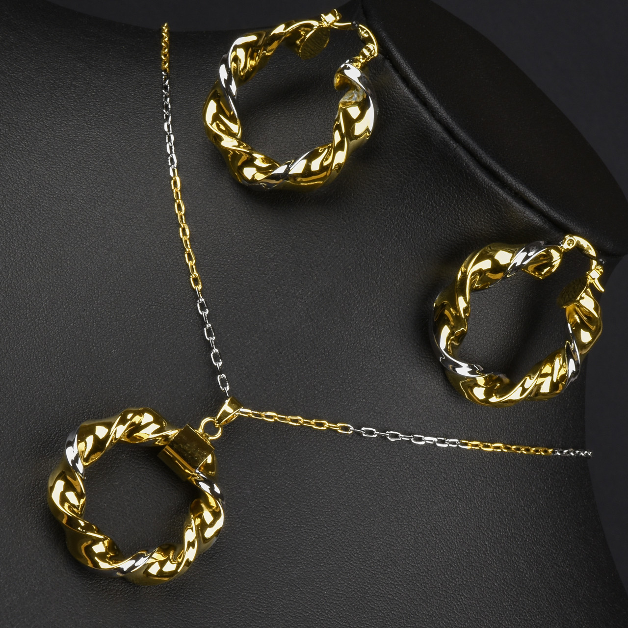 Набір кулон і сережки кручені в комбінованому кольорі на тонкому ланцюжку сережки диметр 35 мм довжина ланцюга 45 см