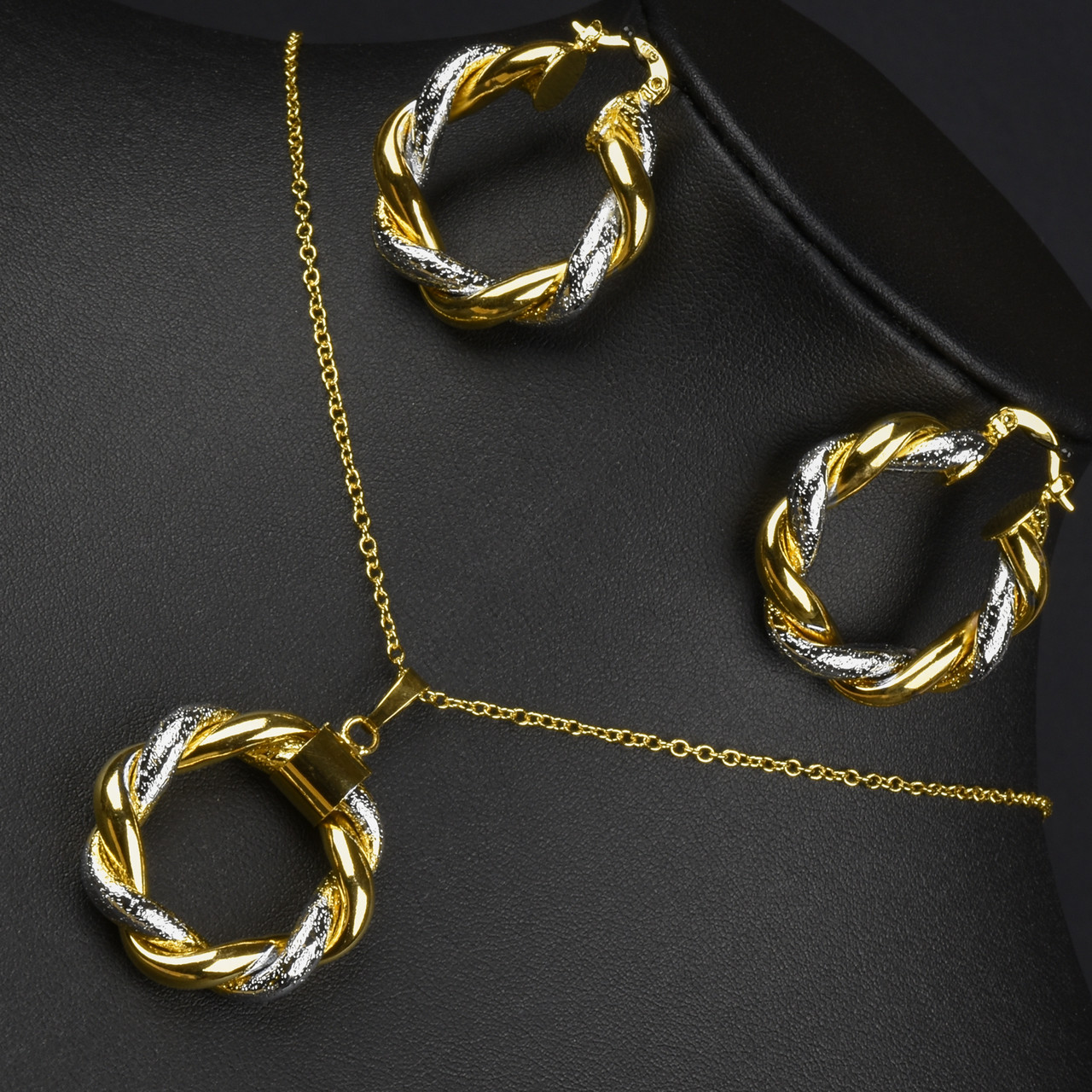 Набір кулон і сережки кручені комбінованого кольору на тонкому ланцюжку сережки диметр 35 мм довжина ланцюга 45 см