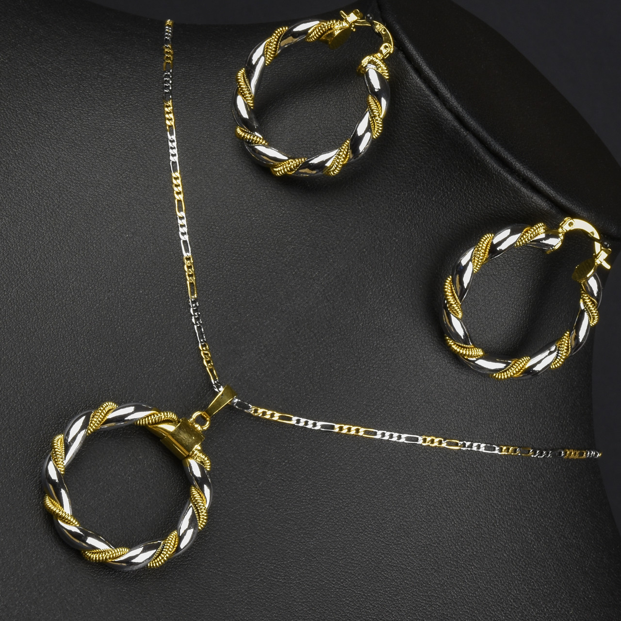 Набір кулон і сережки кручені комбінованого кольору на тонкому ланцюжку сережки диметр 35 мм довжина ланцюга 45 см