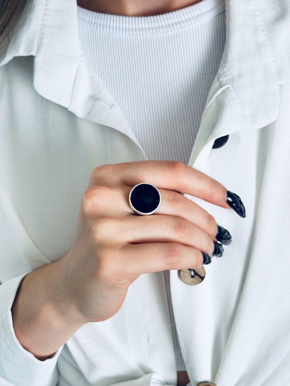 🖤 Срібна каблучка з великим чорним оніксом — мінімалізм, що вражає, фото 1