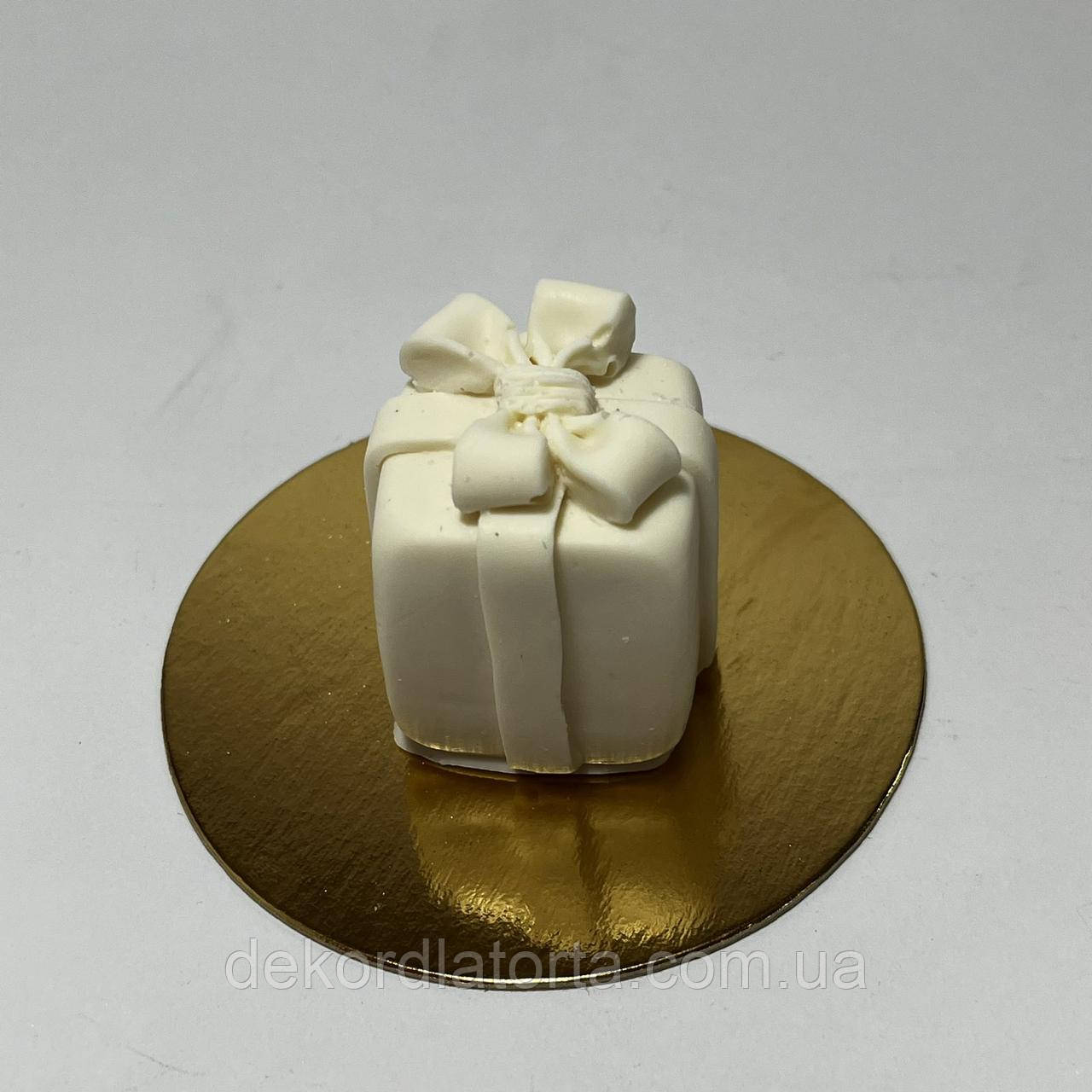 Шоколадна фігурка "Подарунок з бантиком"