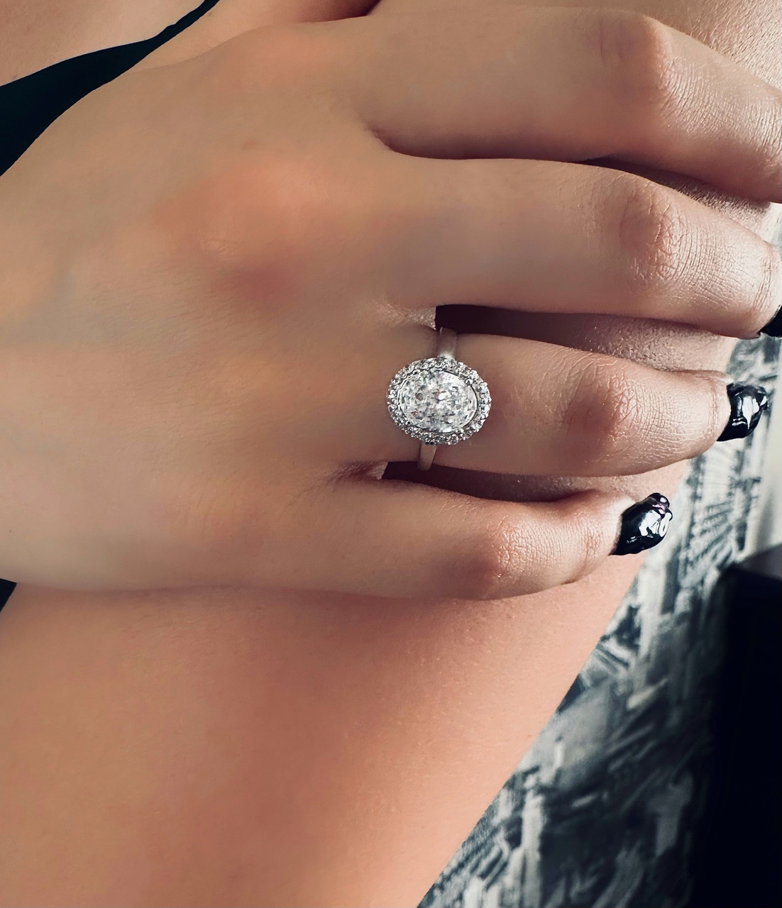 💍 Срібна каблучка з білим кубічним цирконієм покрита родієм — витонченість у кожній деталі