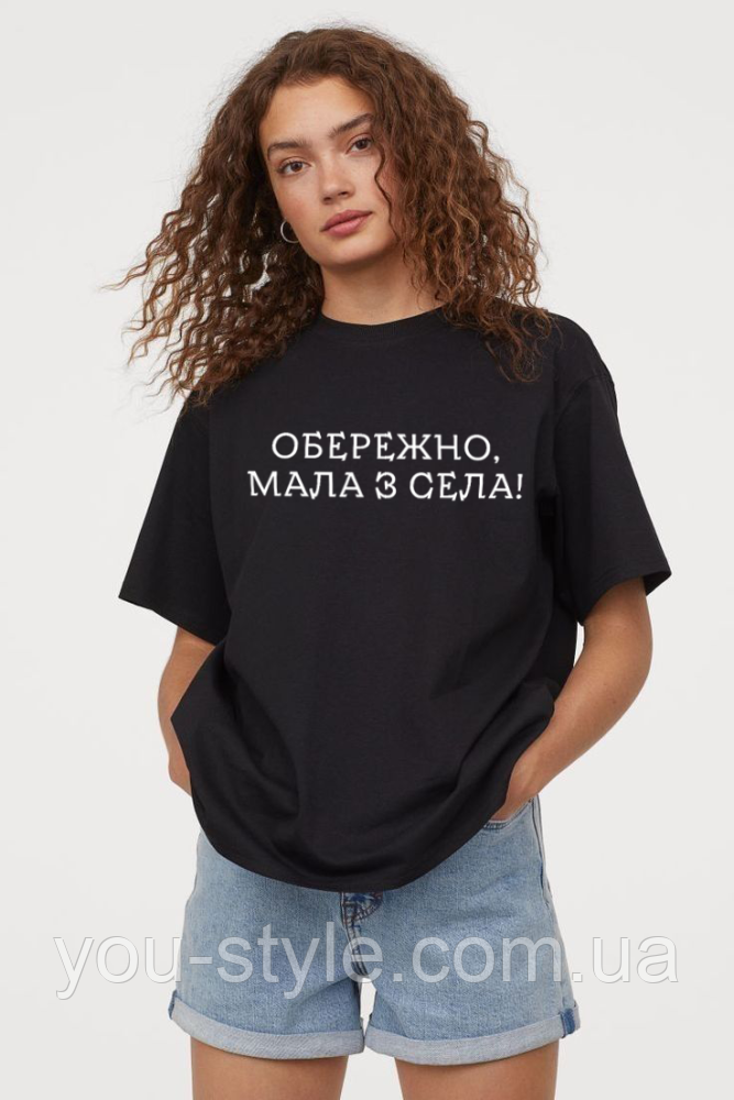 Жіноча футболка чорна з мерчем | 61-058
