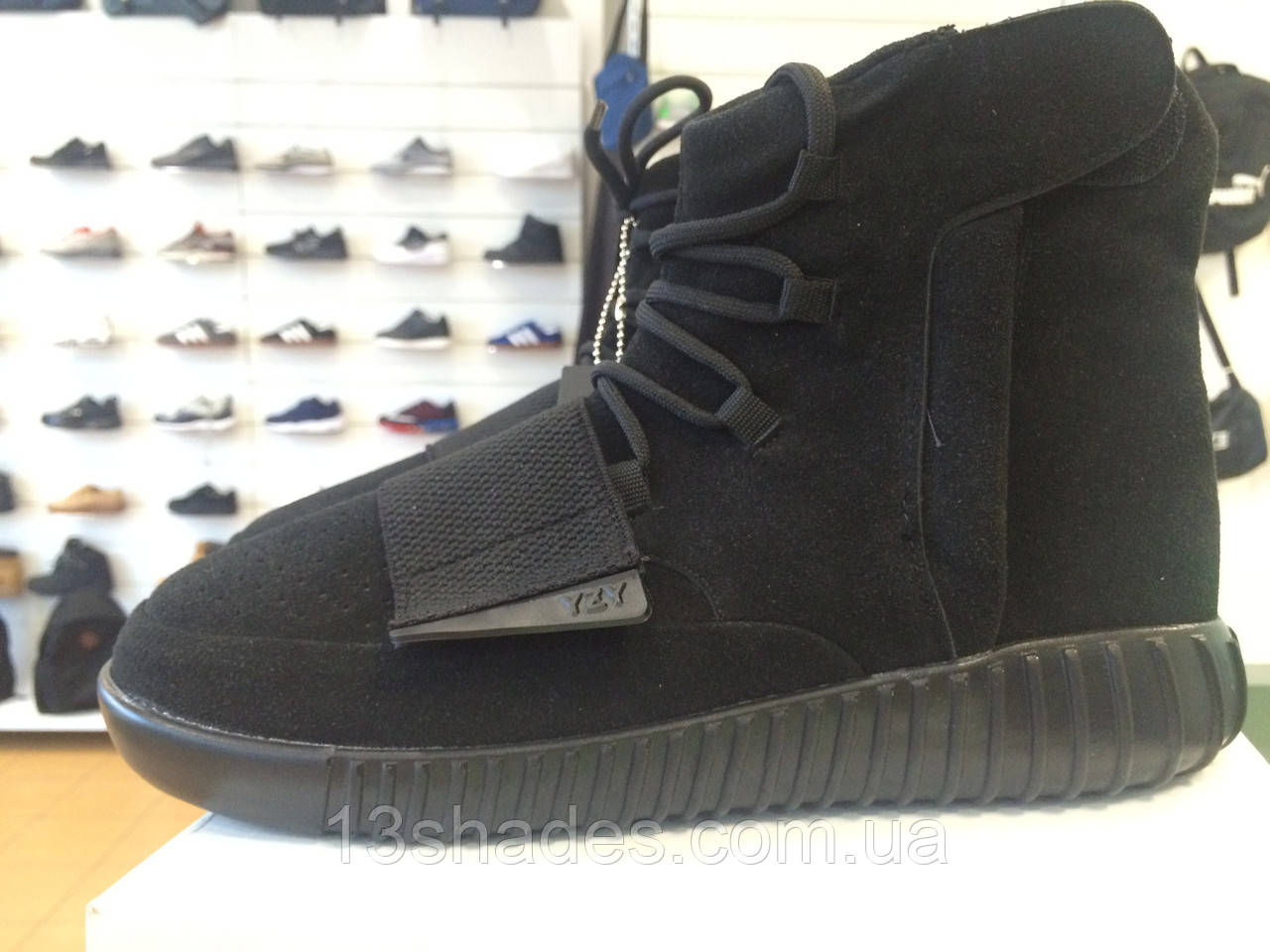 Кросівки зимові чоловічі Adidas Yeezy 750 Triple Black (чорний), фото 1