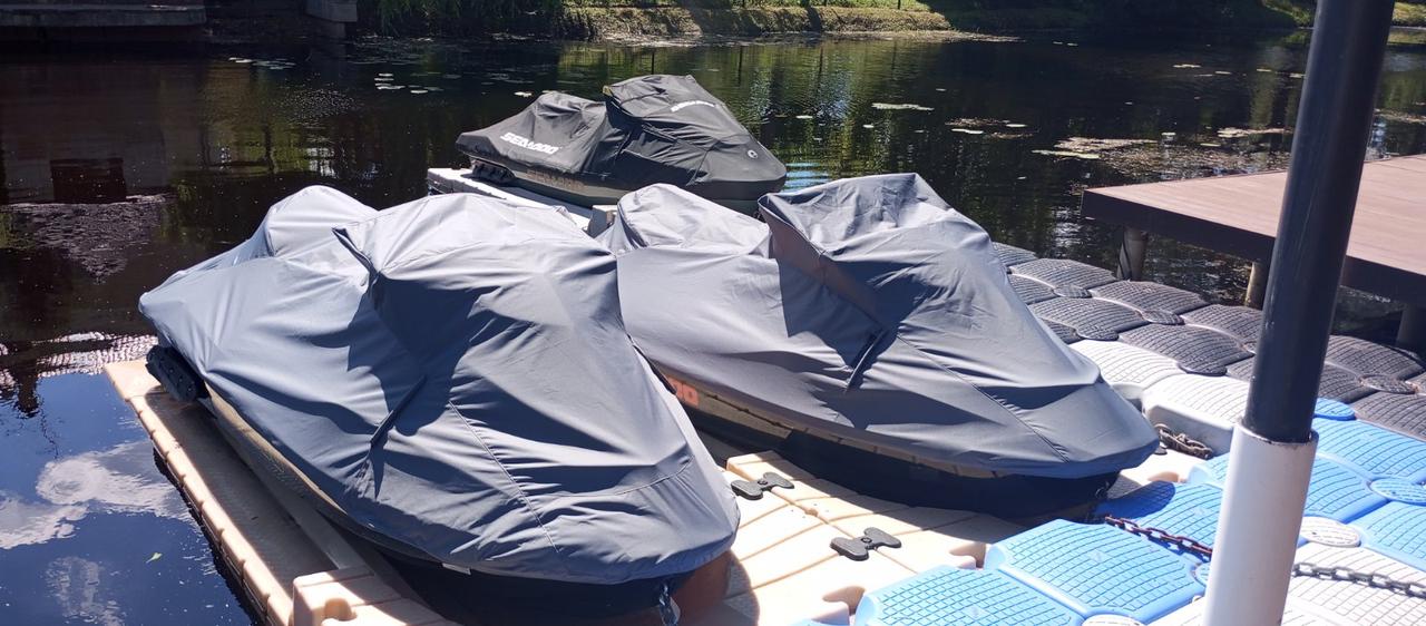 Стоянковий тент для гідроциклу для зберігання на воді, березі