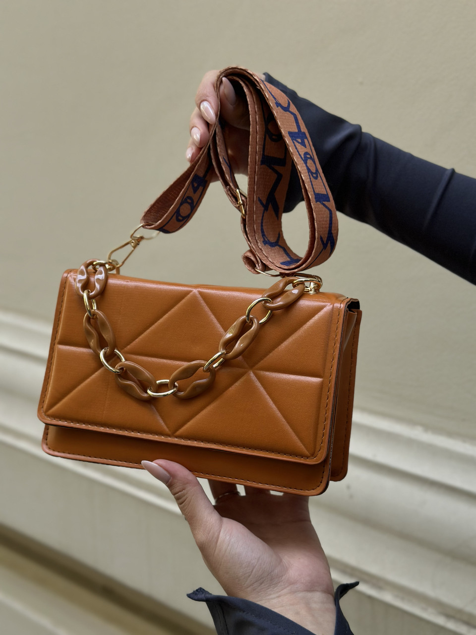 Жіноча сумка 10277 крос-боді на ремінці коричнева, фото 1