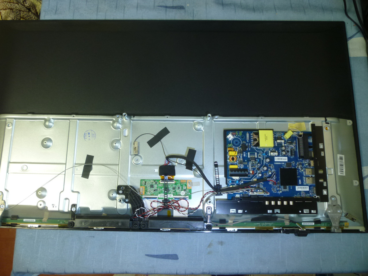 Запчастини до телевізора Haier 43 Smart TV MX Light CV6683H-C42, PT320AT02-2-XC-1, 55V9-KEY-IR, кабель LVDS, пульт ДУ (оригінал)