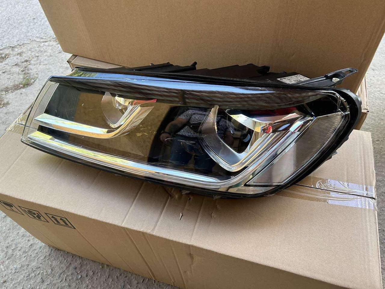 Фары VW TOUAREG 2014-2018 Би-Ксенон  7P1941751 /7P1941752