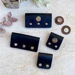 Магнітна кнопка на шкірі