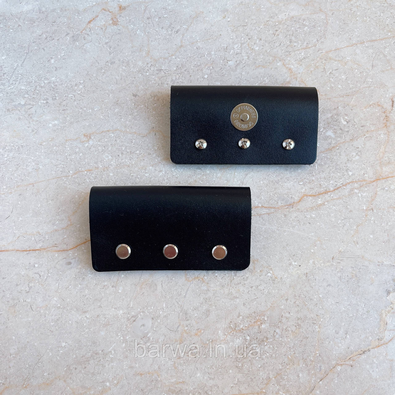 Магнітна кнопка на шкіряній підложці