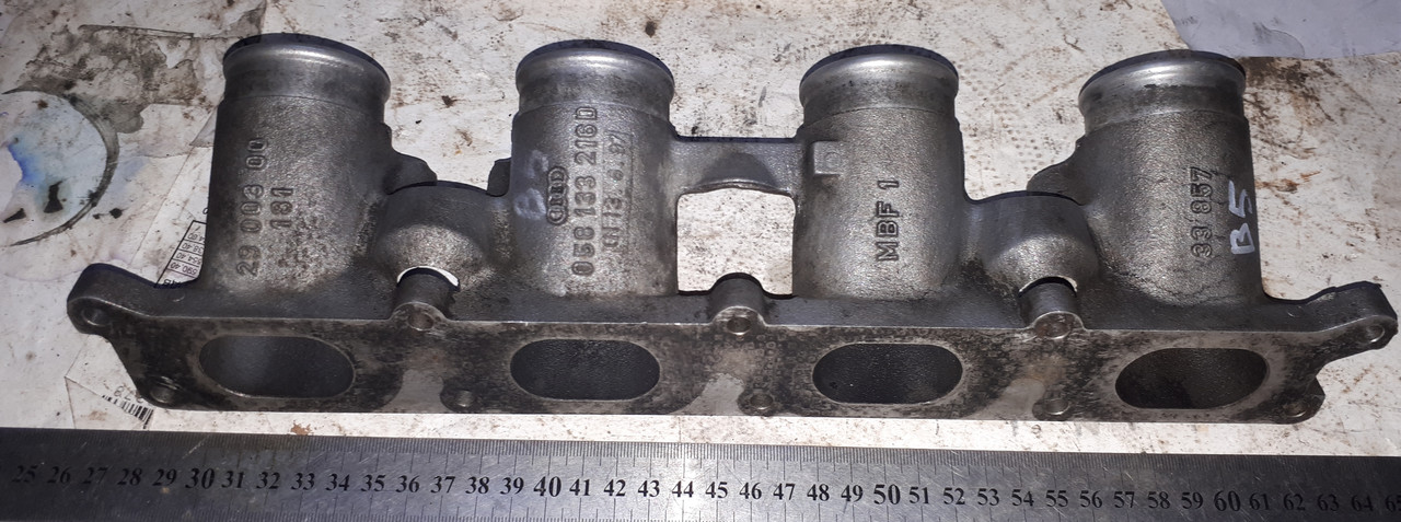 Колектор впускний 058133216D 1.8 20V ADR Фольксваген Пасат Volkswagen Passat B5