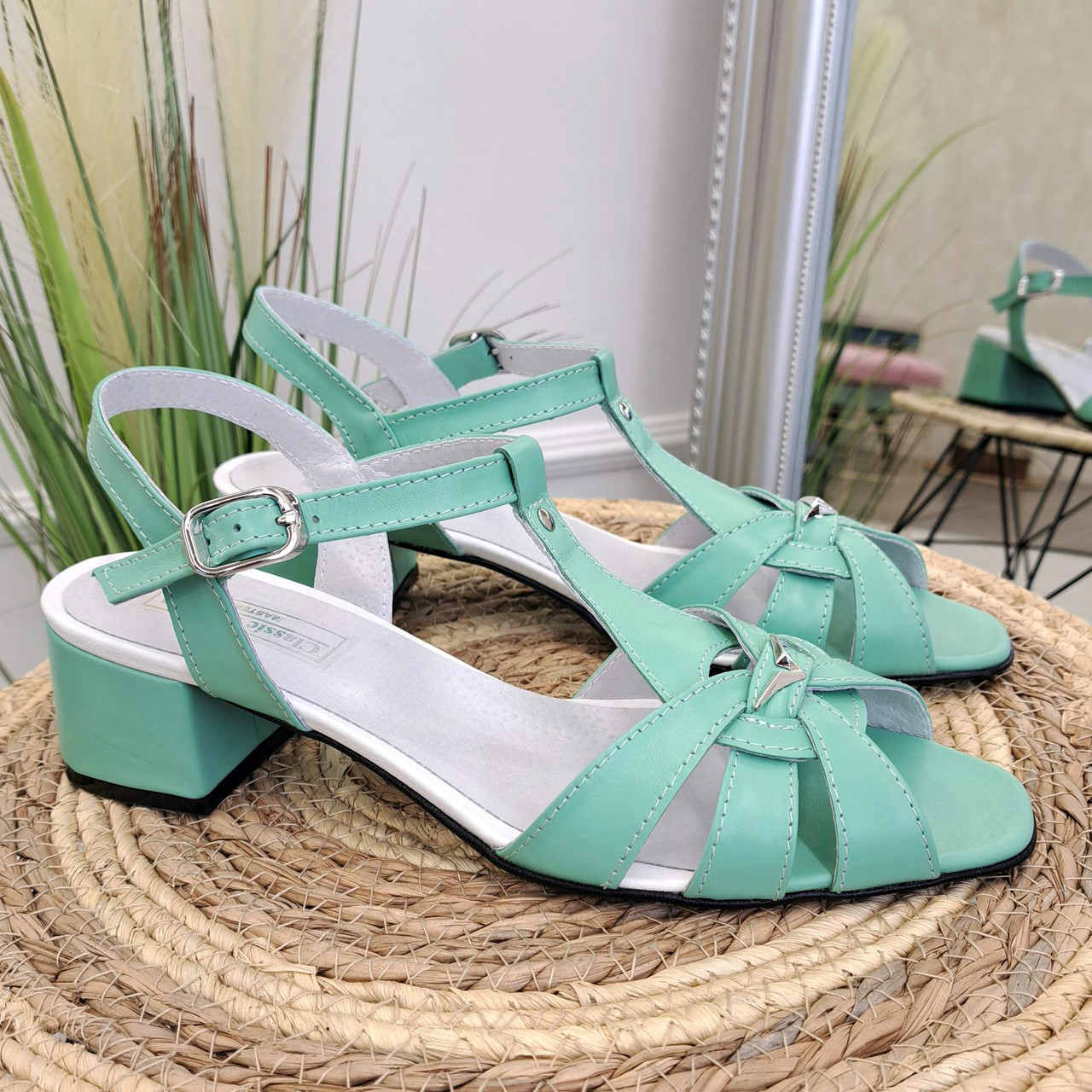 Босоніжки жіночі шкіряні на підборах. Цвет м'ята, фото 1