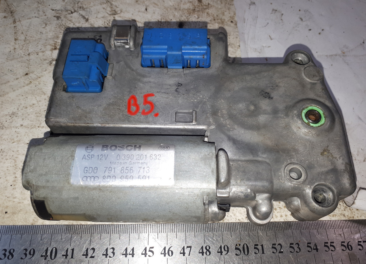 Моторчик приводу люка 8D0959591 Фольксваген Пасат Volkswagen Passat B5