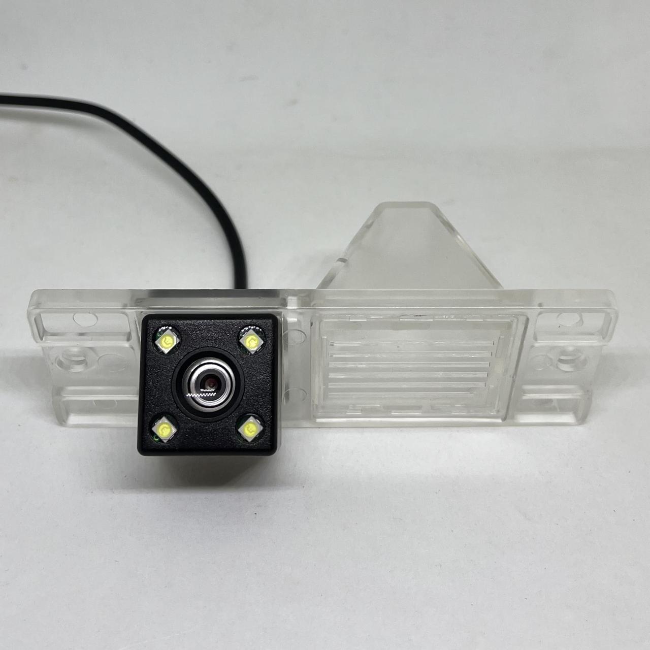 Штатна камера заднього виду Mitsubishi Pajero 2006-2017 CCD/CVBS