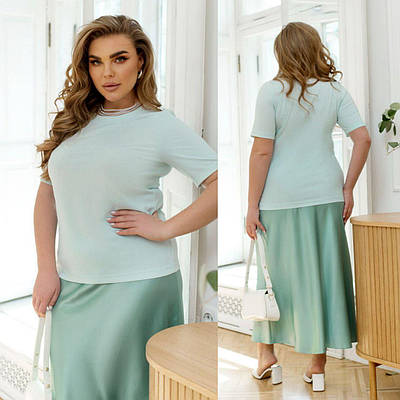 Базова жіноча футболка великих розмірів