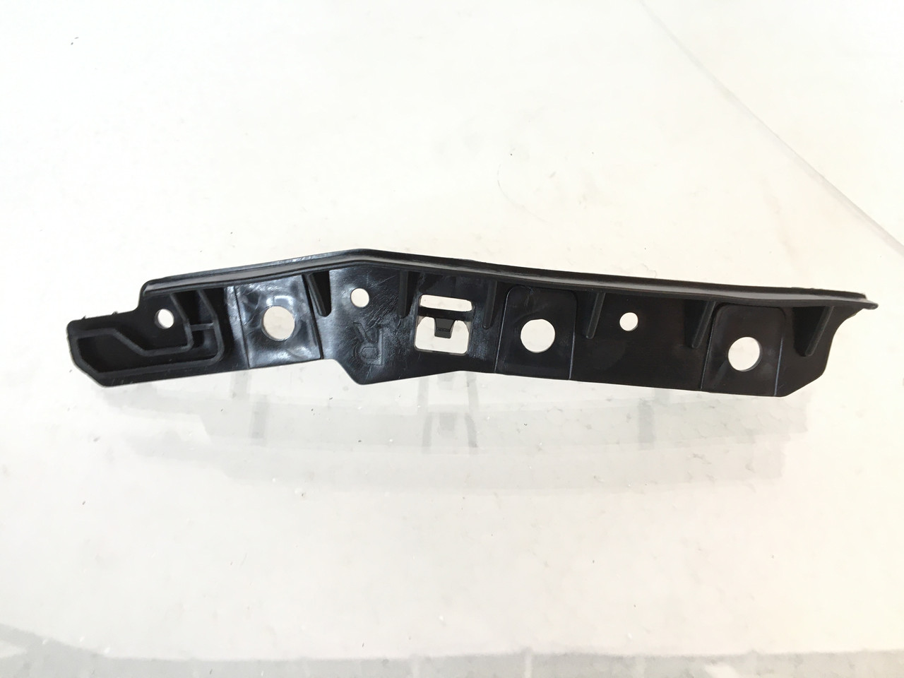 Кріплення переднього бампера праве Ford Explorer 16-19 FB5Z17E814A, фото 1