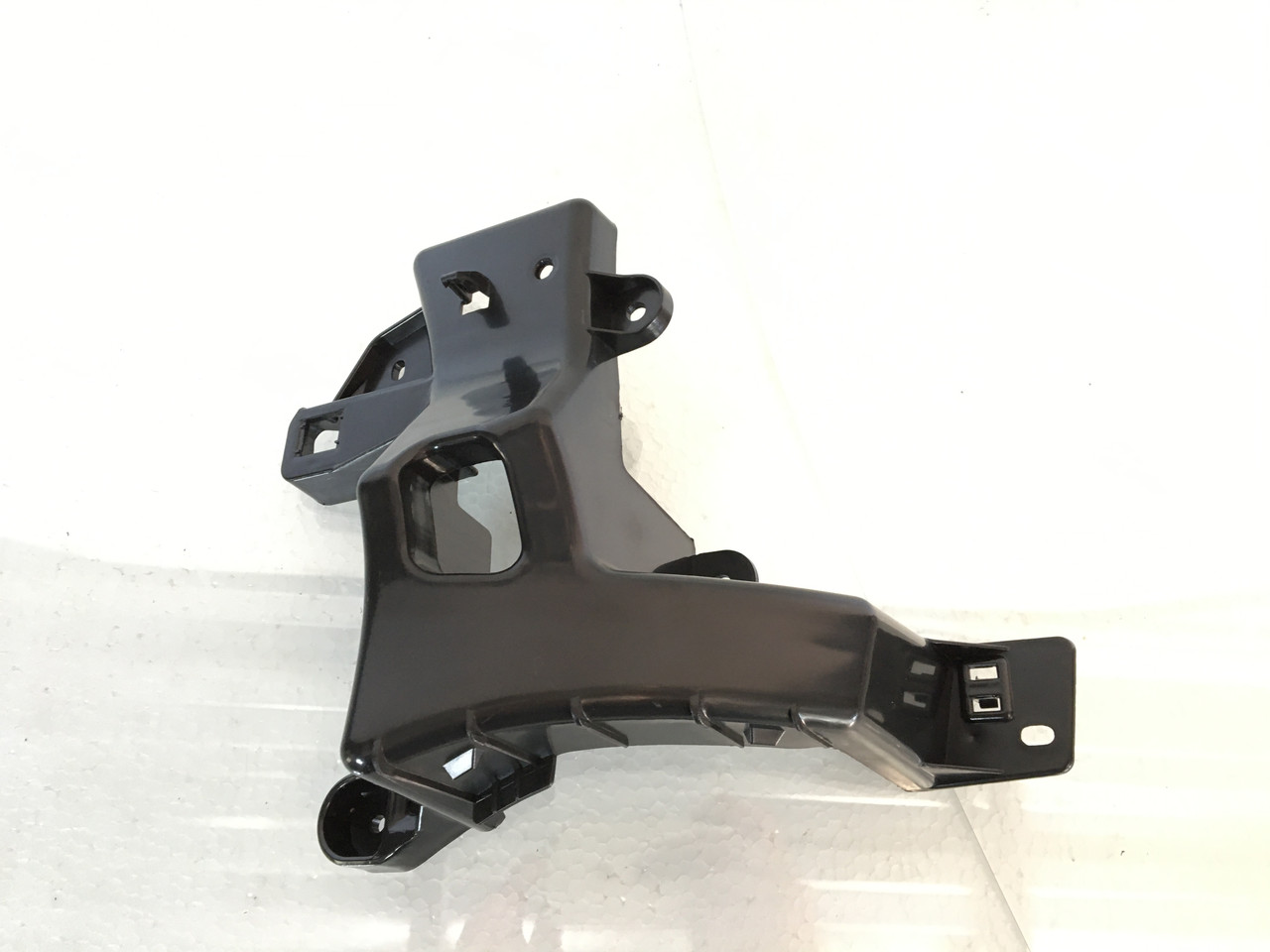 Кріплення заднього бампера внутрішнє ліве Jeep Compass 2017-2020 68244465AA, фото 1