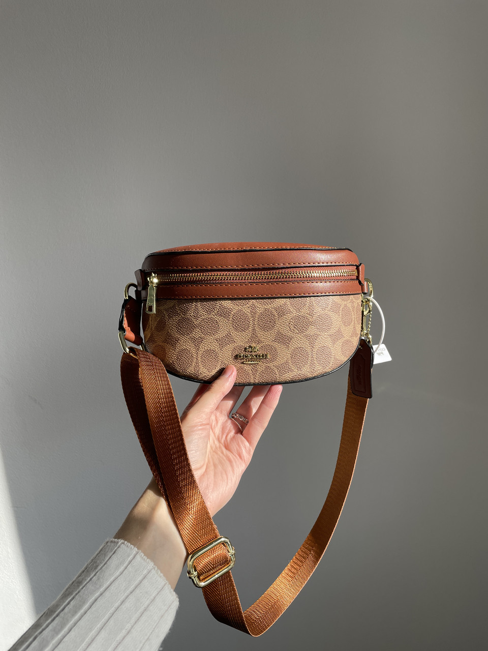 Жіноча сумка бананка Коуч коричнева Coach Brown