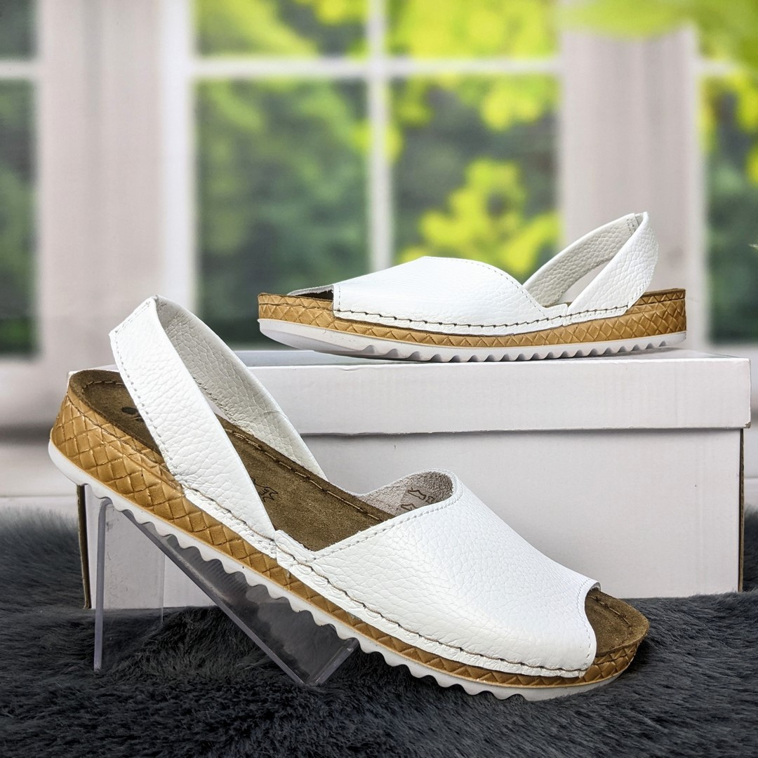 Босоніжки жіночі білі шкіряні Inblu 4513