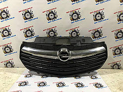 Решітка радіатора Опель Віваро 3