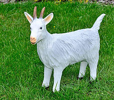 Садова фігура Коза