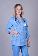 Медицинский костюм женский голубого цвета.
