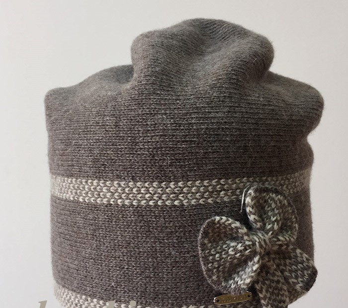Красивая двухцветная теплая шерстяная шапка от Kamea Ria. - фото 8 - id-p424646589