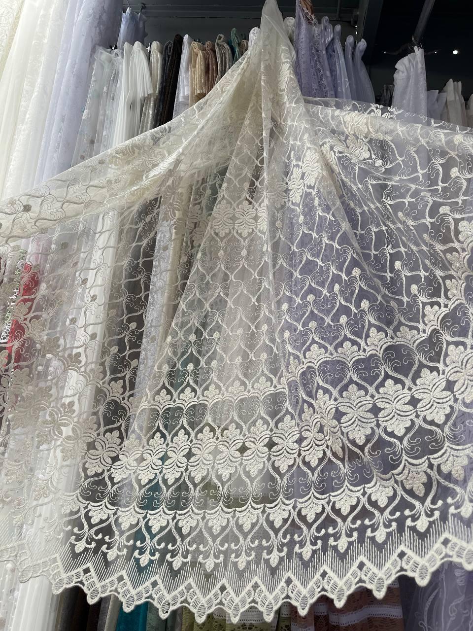 Коротка тюль, колір молочний. Висота 1,8 м.