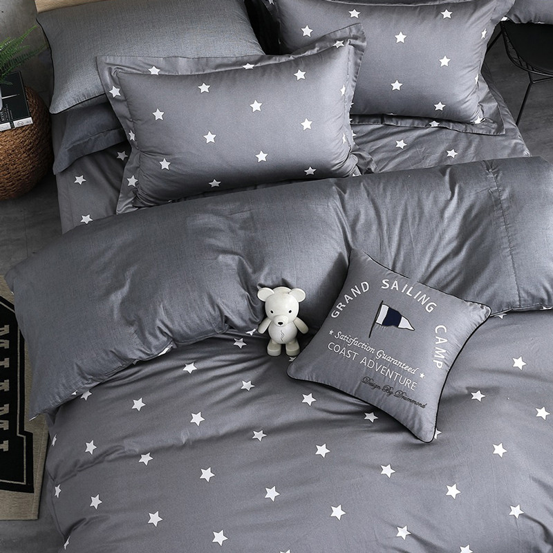 Двоспальна сіра постільна білизна з зірками 180*220 з Бязі Gold з простирадлом на гумці Черешенка