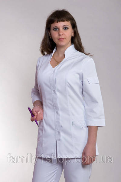 Жіночий білий медичний костюм із коміром-стійкою і із застібкою на ґудзики, р.42-60.