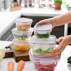 Пластиковий посуд, контейнери