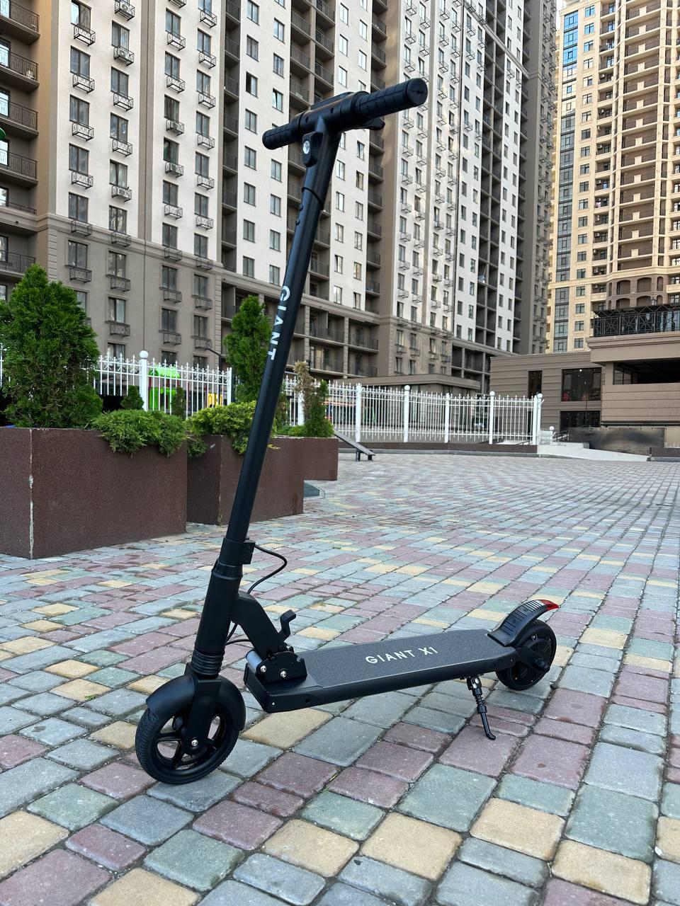 Електросамокат GIANT City X1 чорний