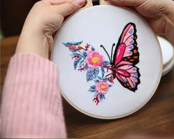 Набір для вишивки ГЛАДДЮ "Метелик та Квіти-1" з обручем 20.07 см - фото 1 - id-p2268696828