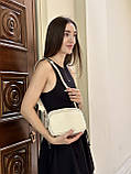Жіноча біла молочна класична сумка крос-боді на ремінці на три відділи, фото 10