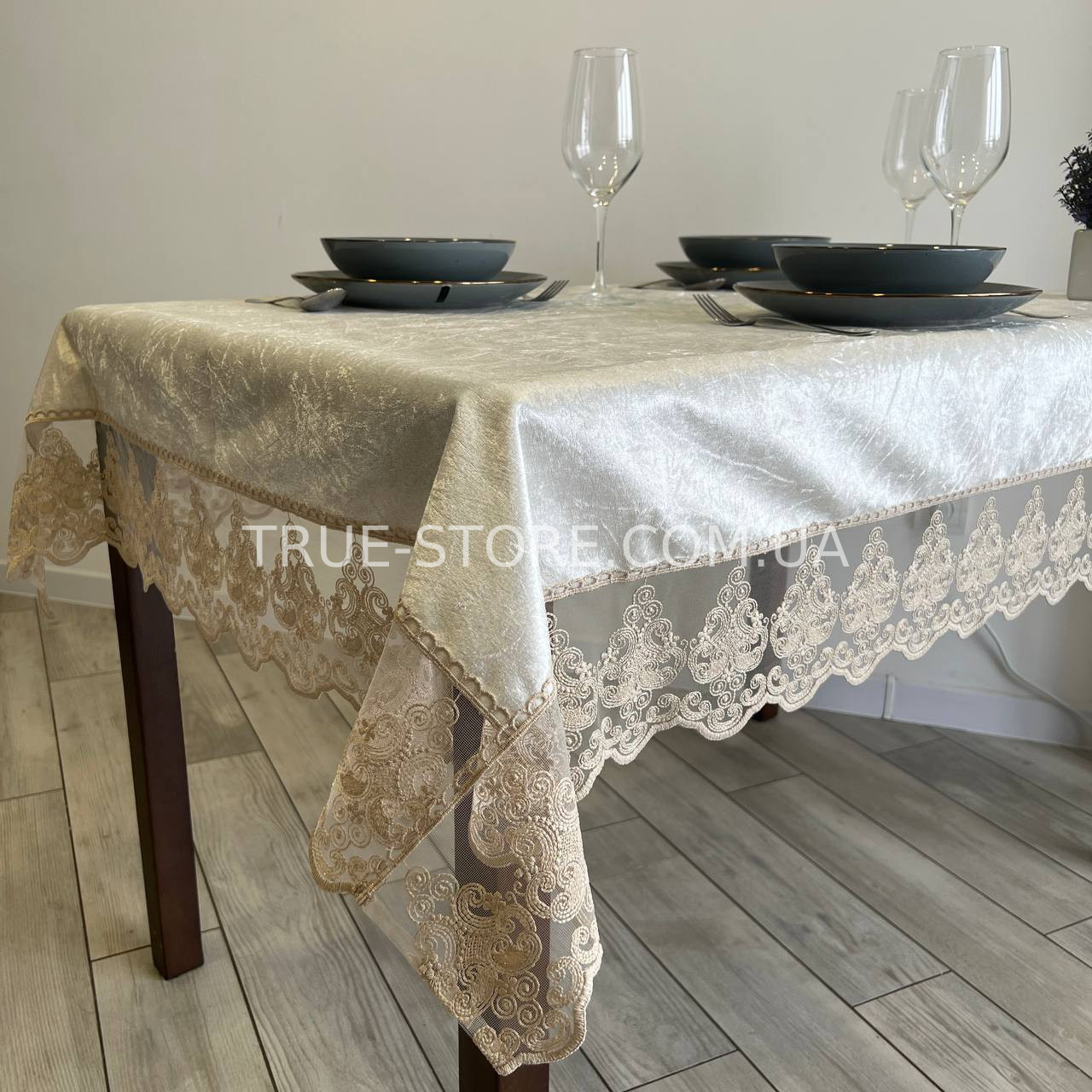 Скатертина оксамитова молочна з мереживом "Рішельє" кольору капучино. (Під замовлення, або стандартний розмір), фото 1
