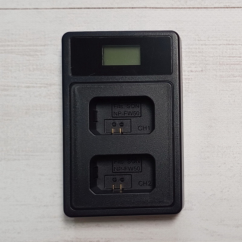 Зарядний пристрій USB для 2 акумуляторів Sony NP-FW50 LCD Intelligent