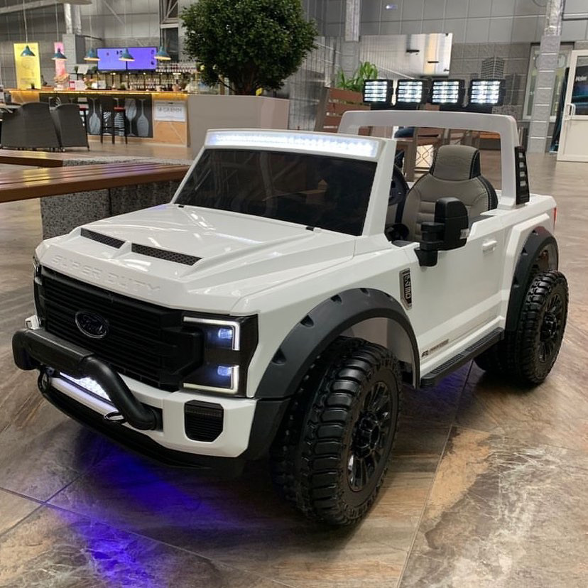 Дитячий електромобіль на акумуляторі Джип Ford M 4790 з пультом радіокерування для дітей 3-8 років білий