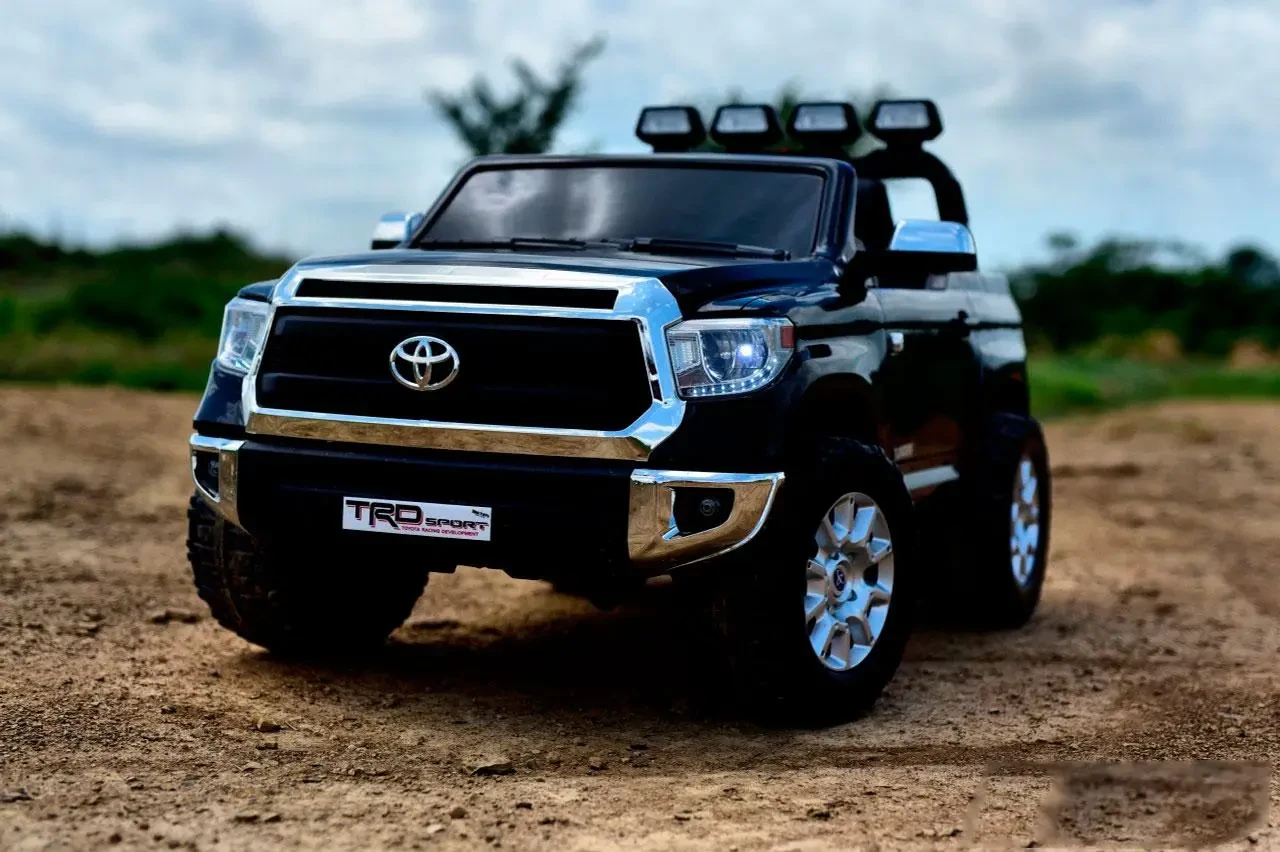 Дитячий електромобіль на акумуляторі Джип Toyota JJ2266 з пультом радіокерування для дітей 3-8 років чорний