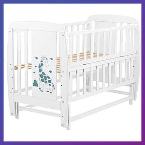 Дитяче ліжечко дерев'яне з бука Жирафик DJMO-02 маятник відкидний бік білий