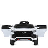Дитячий електромобіль на акумуляторі Chevrolet Tahoe M 4958 з пультом радіокерування для дітей 3-8 років білий, фото 3