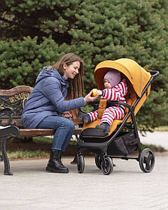 Дитяча прогулянкова коляска-книжка з регульованою спинкою CARRELLO Bravo CRL-8512 Amber Orange жовтогаряча