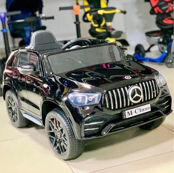 Дитячий електромобіль на акумуляторі Джип Mercedes M-class з пультом р/у для дітей 3-8 років автофарбування чорний