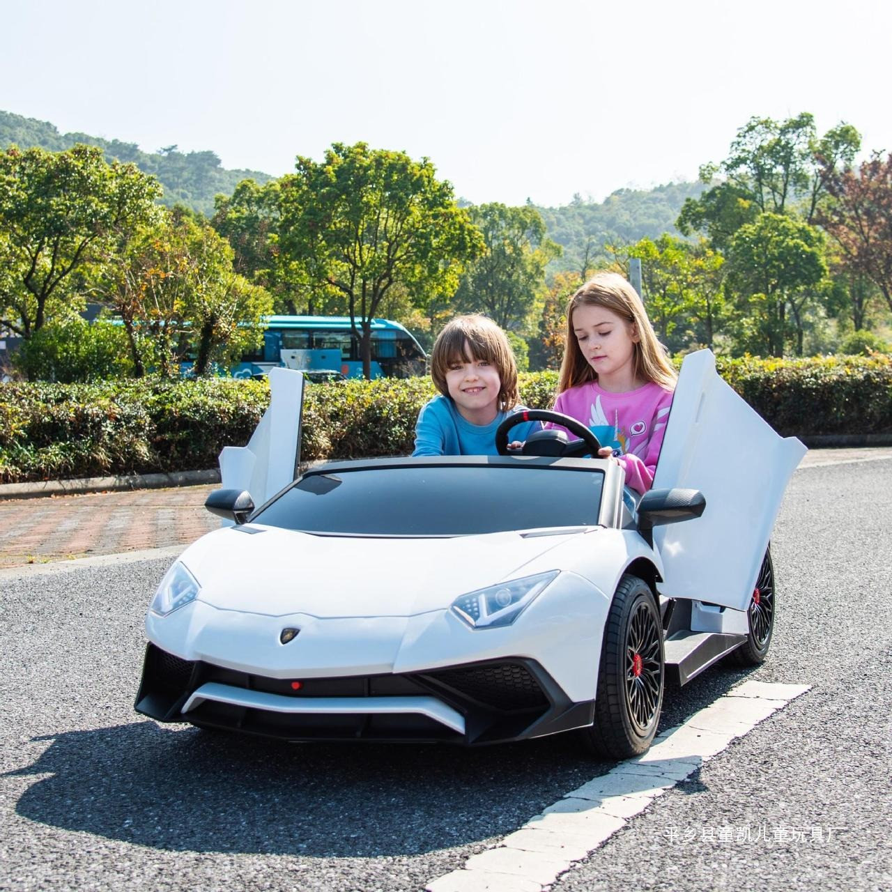 Дитячий електромобіль на акумуляторі двомісний Lamborghini M 5738 для дітей 3-8 років Білий