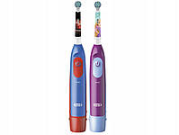 Комплект дитяча електрична зубна щітка з чохлом ORAL-B тачки + принцеси, фото 2