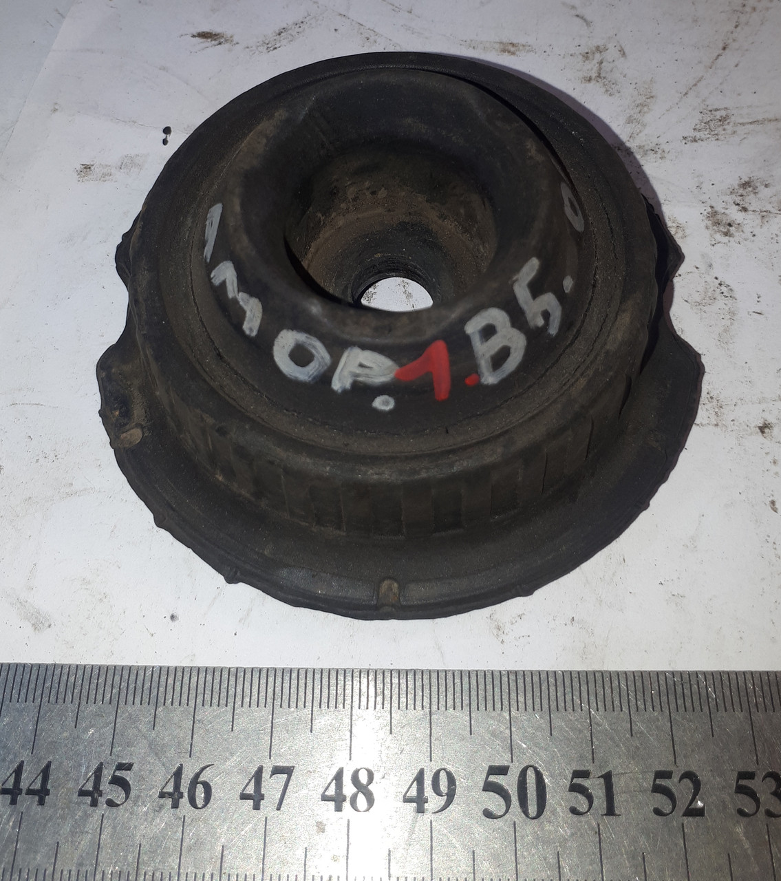 Опора переднього амортизатора 4D0412377F Фольксваген Пасат Volkswagen Passat B5