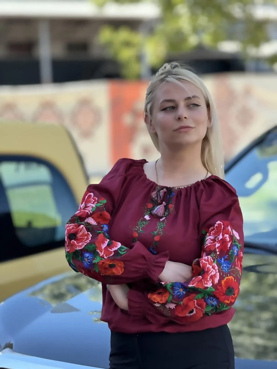 Вишиванка жіноча бордова Вишиванка квіти, Вишнева блуза з вишивкою, Ошатна жіноча вишиванка Машинна вишивка