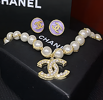 Сережки з логотипом у ніжно-фіолетовому кольорі, браслет з перлами (можна окремо)