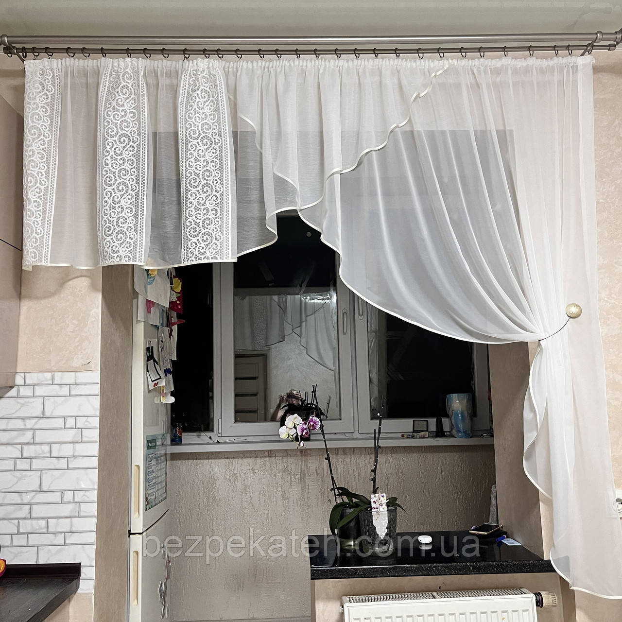 Стильна тюлі для кухні. Молочна тюль на кухню. Готова фіранка в кухню. Тюль арка. Коротка кухонна тюль