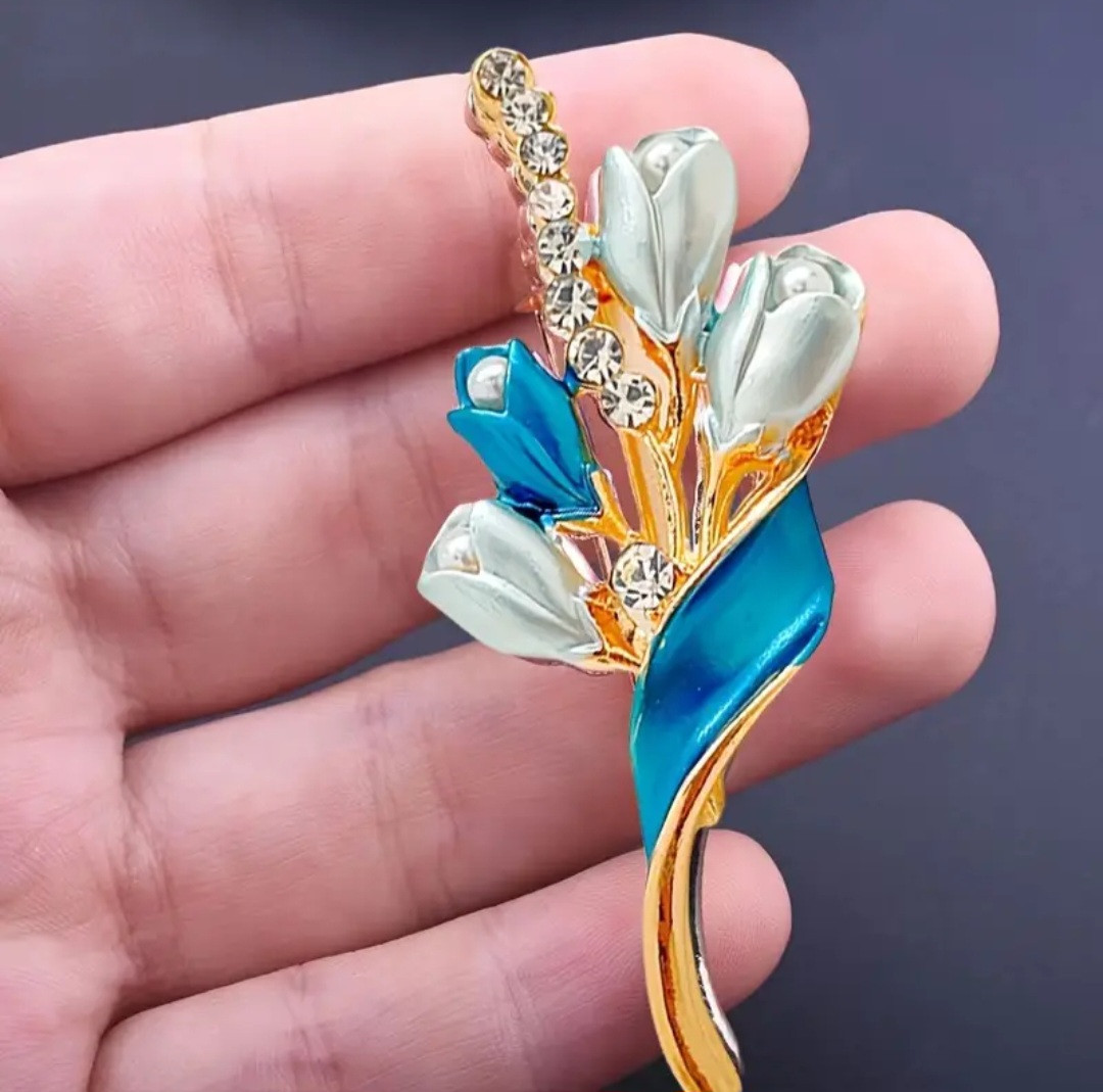 Елегантна брошка блакитні квіти, розмір 6 см * 3 см