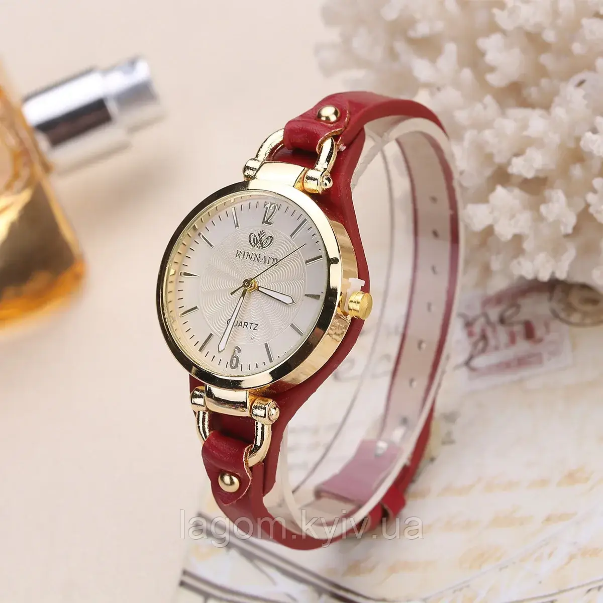 Жіночий наручний годинник RINNADY Quartz червоного кольору зі шкіряним ремінцем